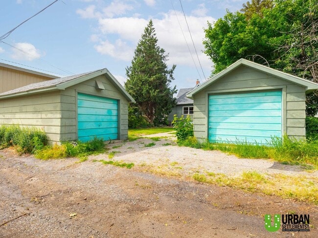 Building Photo - Spacious 4-Bedroom Home with 2-Car Garage, Basement Storage & Flexible Living Space in North Spokane