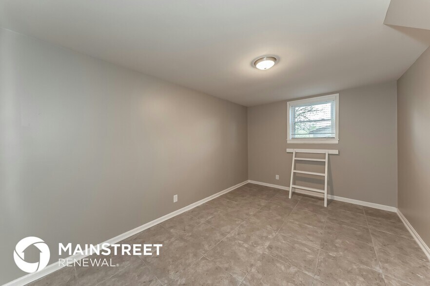 Building Photo - 1717 Bobolink Ln NE