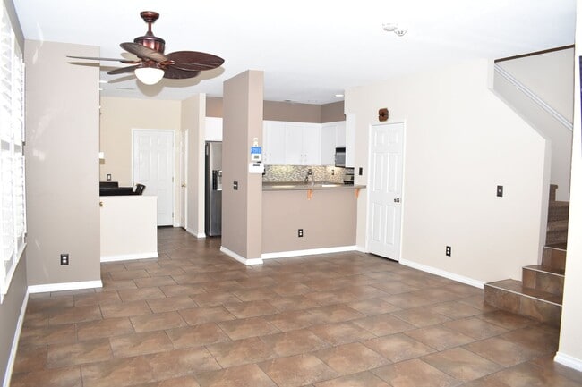 Building Photo - 3 bd 2.5 ba, Condo With Community Pool (Chula Vista, 91910)