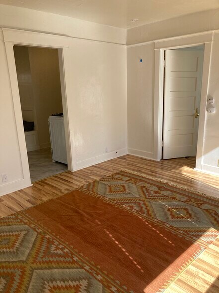 Building Photo - 129 S Broadway