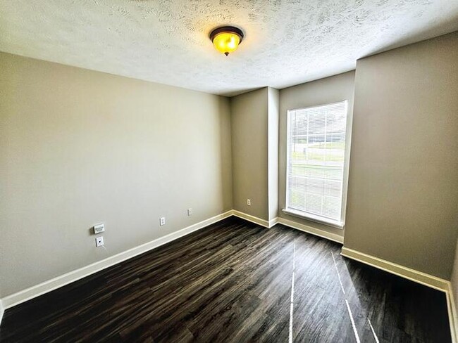 Building Photo - 217 Shadow Creek Dr