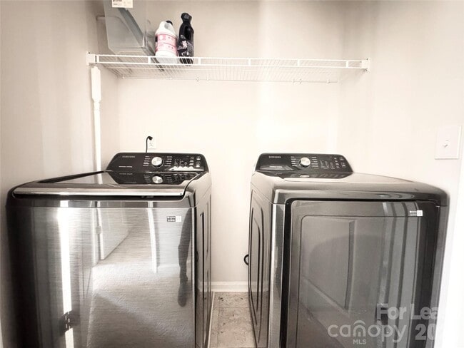 Building Photo - 2350 Donnelly Hls Ln