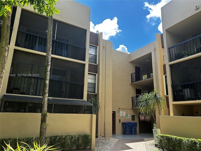 Building Photo - 10855 SW 112th Ave