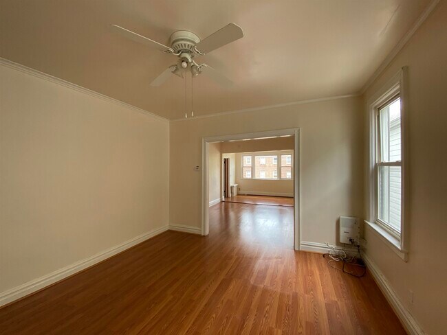 Building Photo - 172 W 49th St