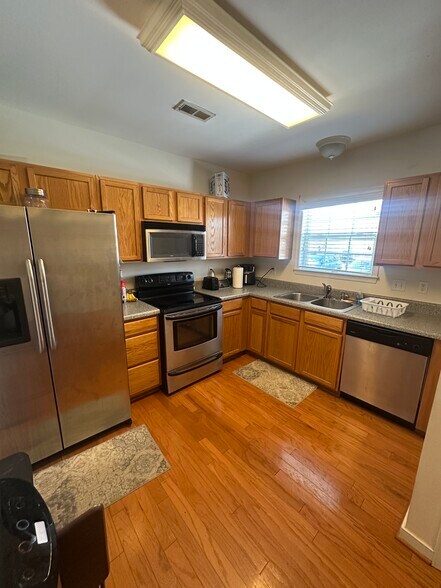 Kitchen - 4073 Trisha Trl
