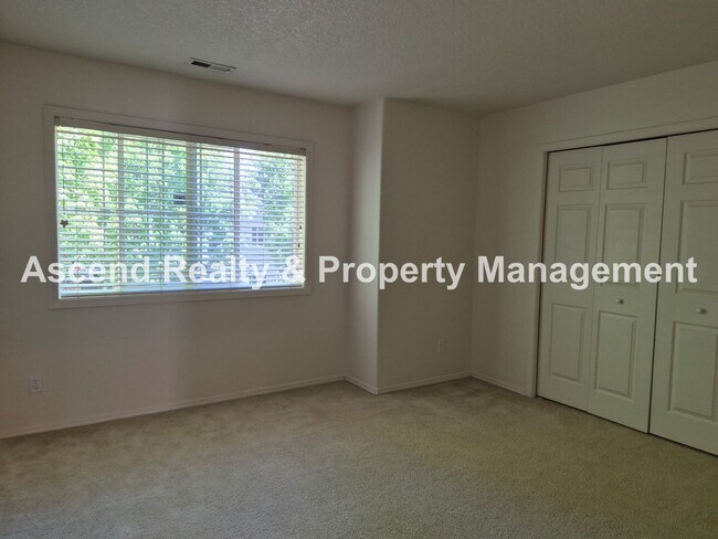 Building Photo - Available NOW! 1 Small Pet OK, Great Bethany Neighborhood, Fenced Yard, New Interior Paint/Dishwa...