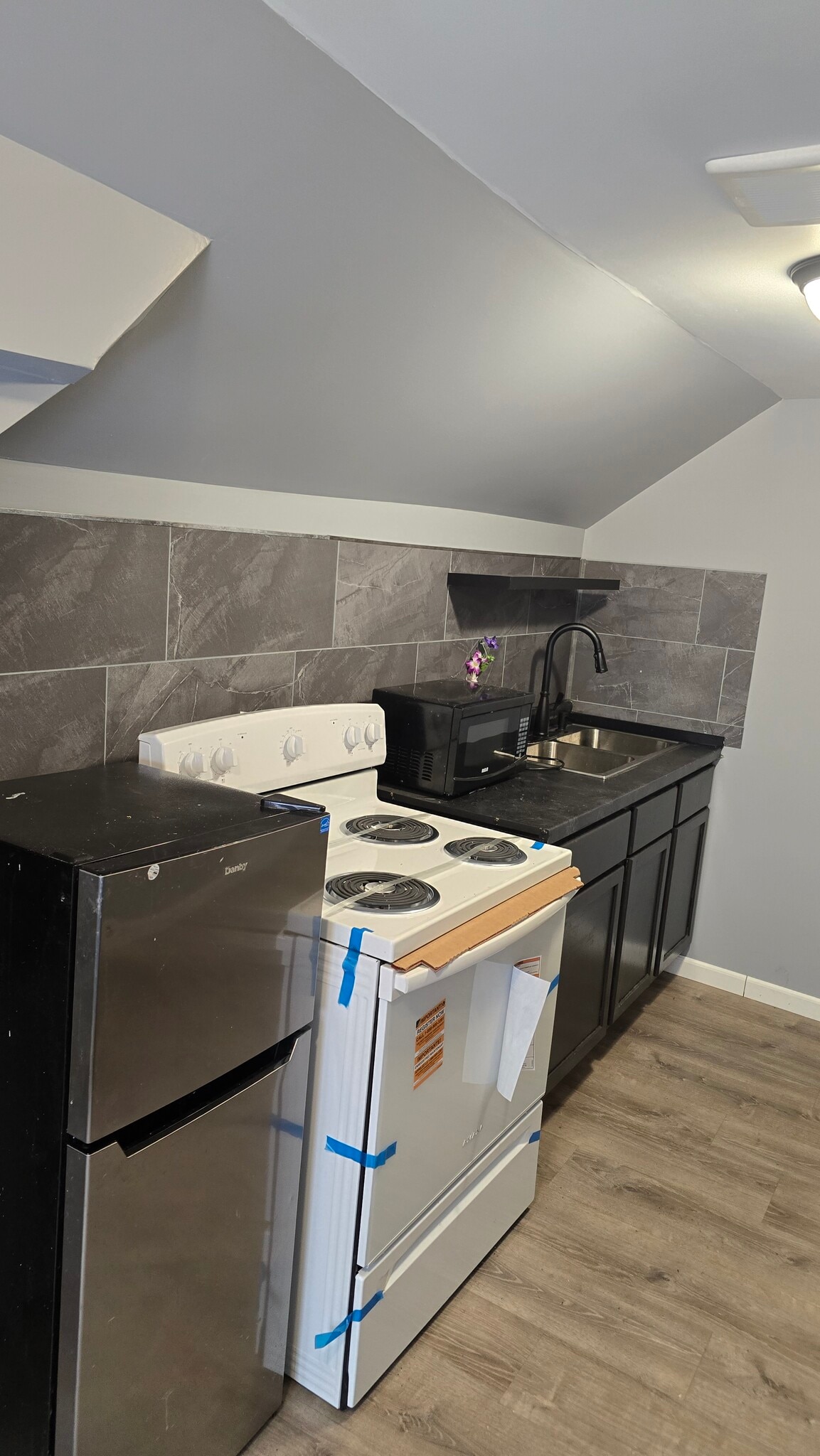 Building Photo - 1550 Richard Gordon Hatcher Blvd