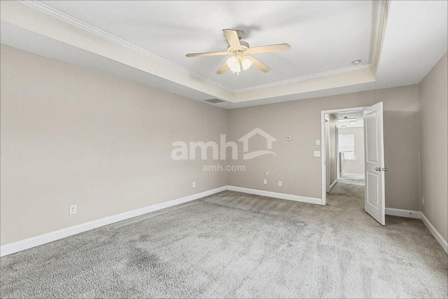Building Photo - 2049 Greenfern Ct