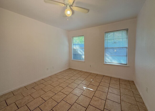 Building Photo - MWC HOME FOR RENT!