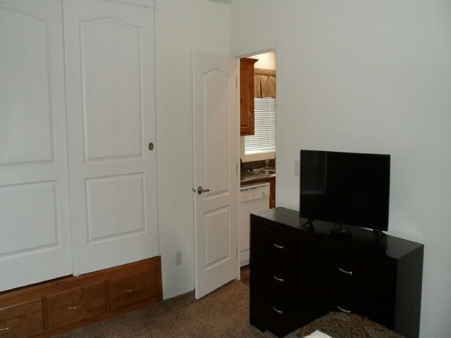 Building Photo - 8700 E University Dr