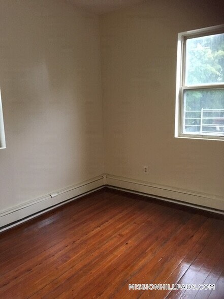 Building Photo - 53 Georgia St