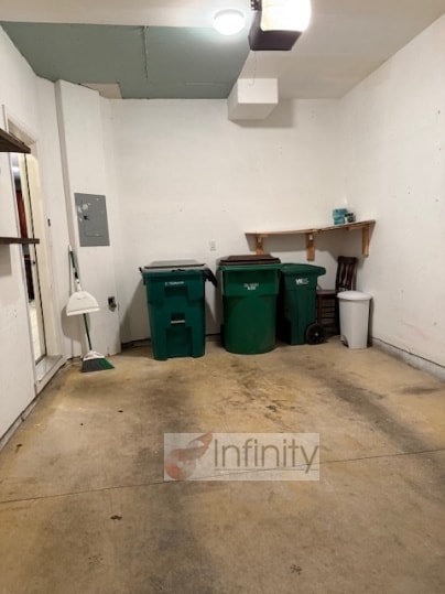 Building Photo - 810 E Ninth St