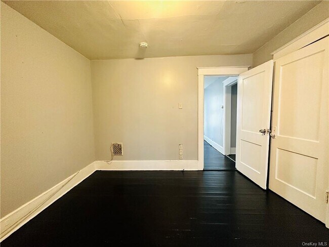 Building Photo - 203 Winnikee Ave