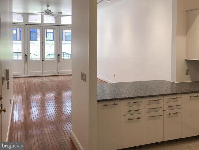 Building Photo - 261 N 3rd St