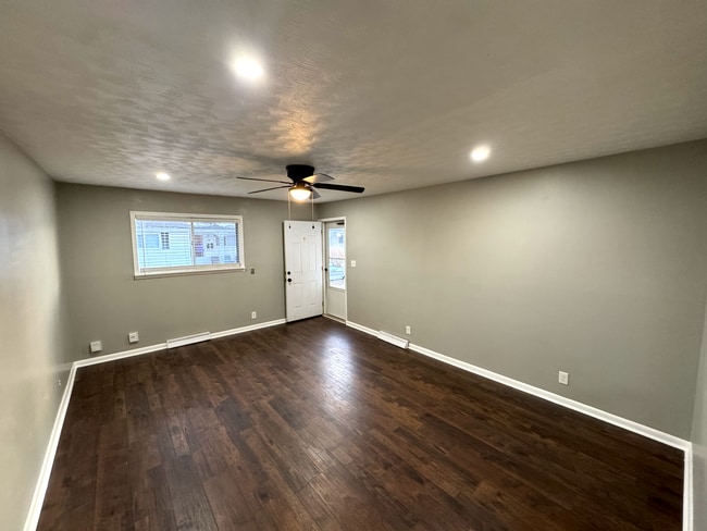 Building Photo - 908 S Crutcher Ave