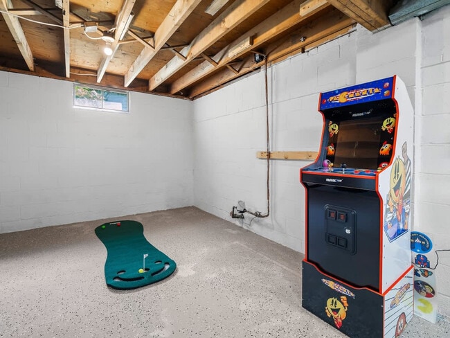 Building Photo - 670 Treeside Dr