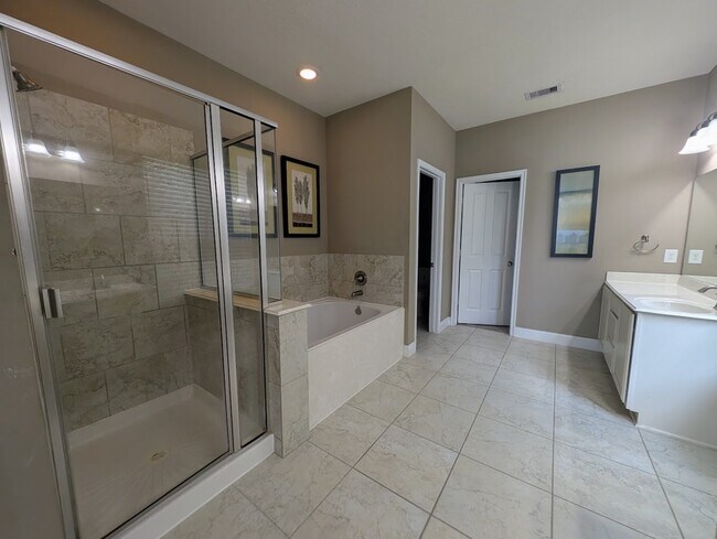 Building Photo - 8343 Sedona Ridge Dr