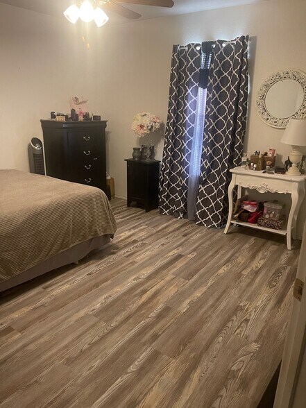 UNIT E, old photo with furnishings - 605 College St