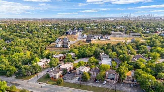 Building Photo - 6413 Chimney Creek Cir
