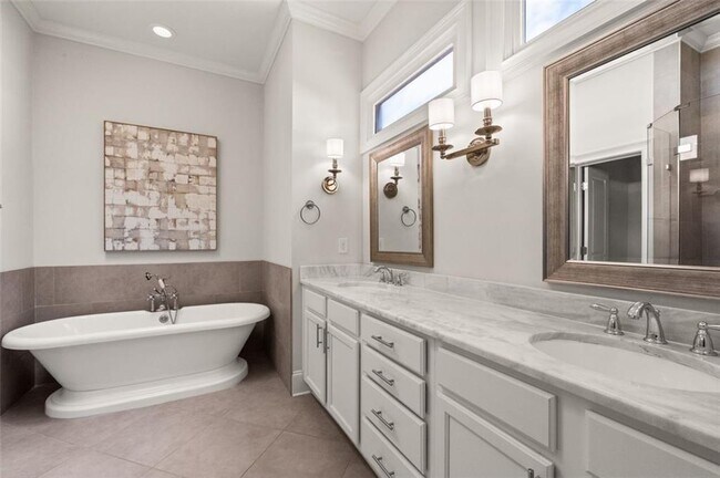 Building Photo - 821 Virginia Park Cir NE