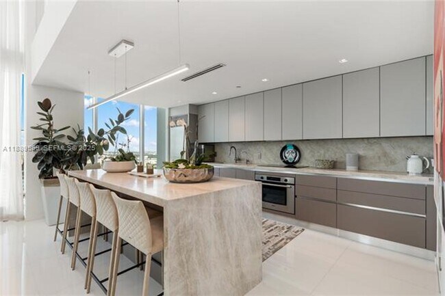 Building Photo - 1040 Biscayne Blvd