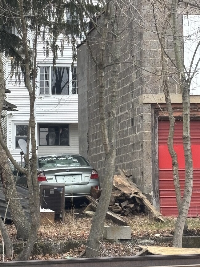 Building Photo - 2 S Vine St