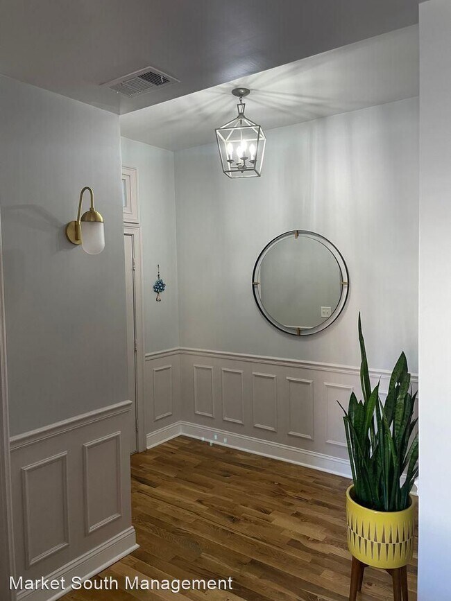 Building Photo - GORGEOUS UNIT NEAR STARLAND/SCAD
