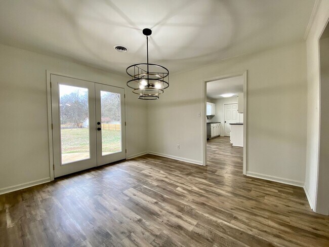 Building Photo - 2102 Fillmore Dr