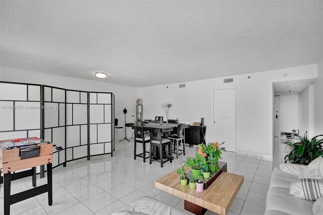Building Photo - 9300 Bay Harbor Terrace