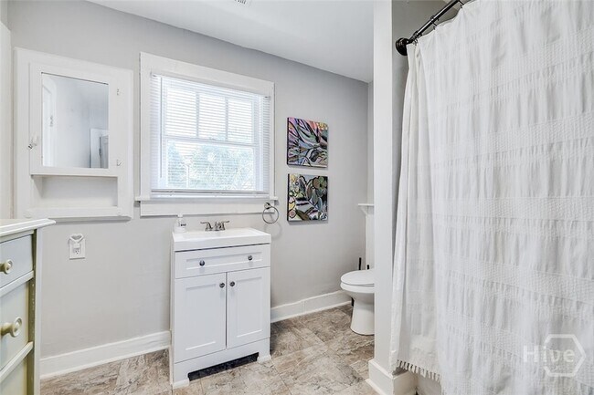 Building Photo - 1317 E 38th St