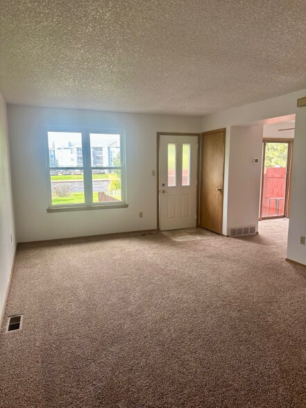 Building Photo - 1362 Firefly Cir