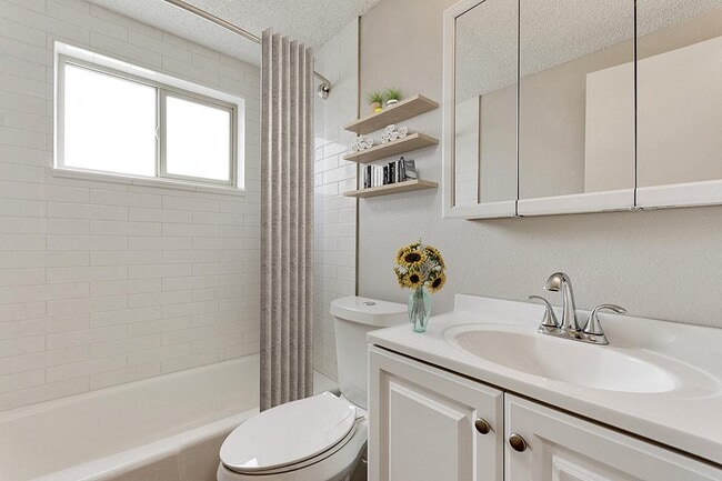 Building Photo - 60 South