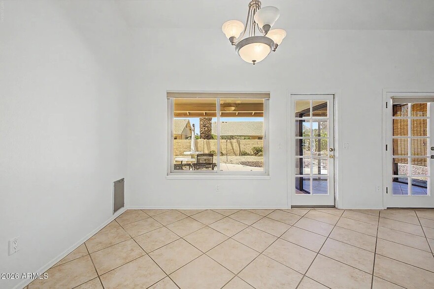Building Photo - 9808 W Behrend Dr