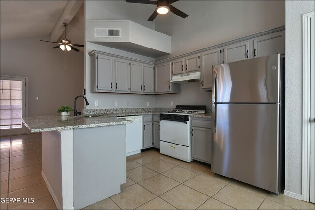 Building Photo - 609 Bristol Dr