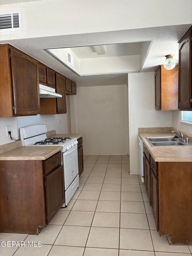Building Photo - 11629-11629 Soberana Ln