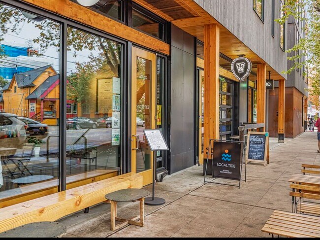 Building Photo - 3608 Palatine Ave N
