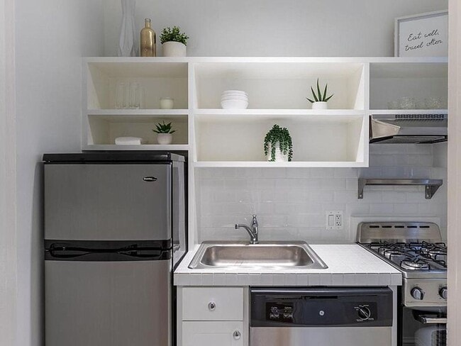 Building Photo - Studio Apartment at the Swarthmore- Availa...