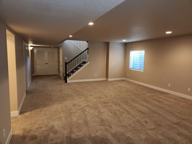 Building Photo - Broadmoor View Subdivision Rancher, Over 2,900 Sq. Ft.