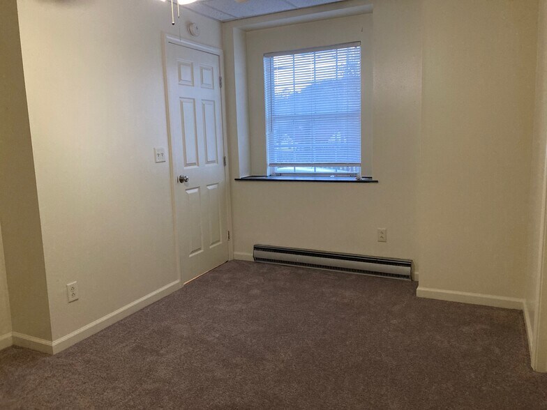 Building Photo - 5801 Lincoln Ave