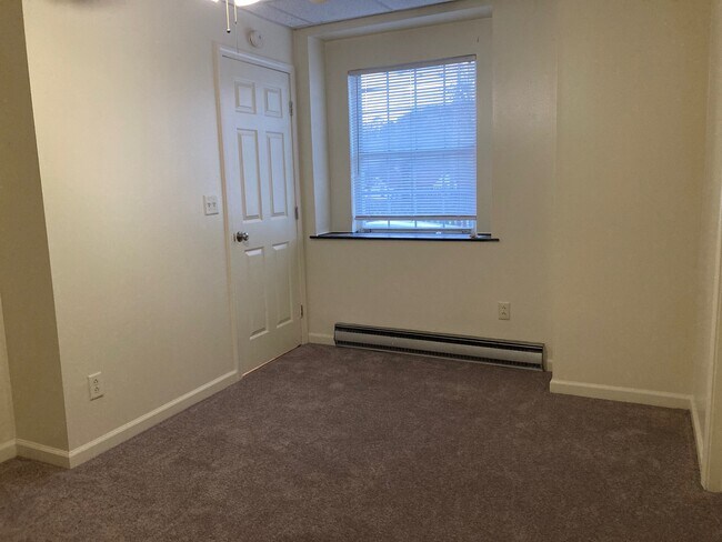 Building Photo - 5801 Lincoln Ave