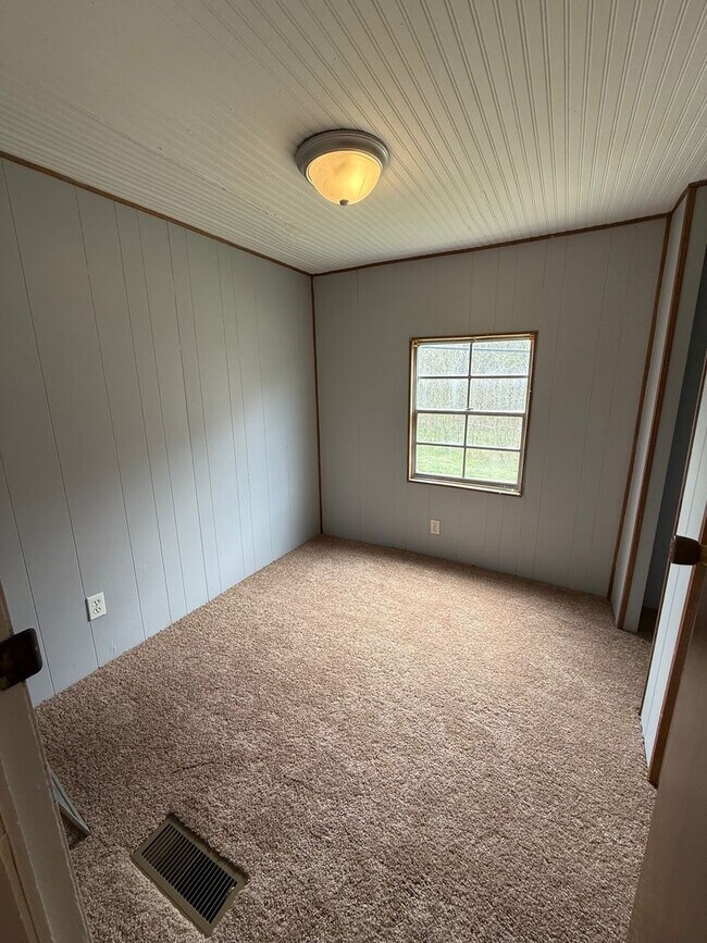 Building Photo - 2 Bedroom / 1 Bath Manufactured Home Kingsport TN