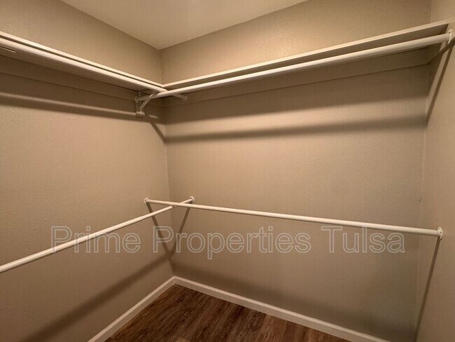 Building Photo - 4120 W 56th Pl