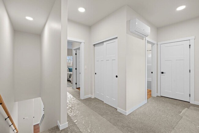 Building Photo - Luxury Living Off Appleway Trial Brand New...