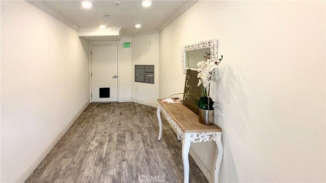 Building Photo - 14019 Vanowen St