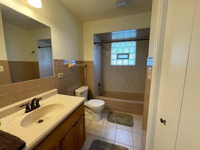 Building Photo - 16819 Forest View Dr