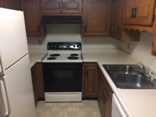 Kitchen - 2137 Versailles Village Pl