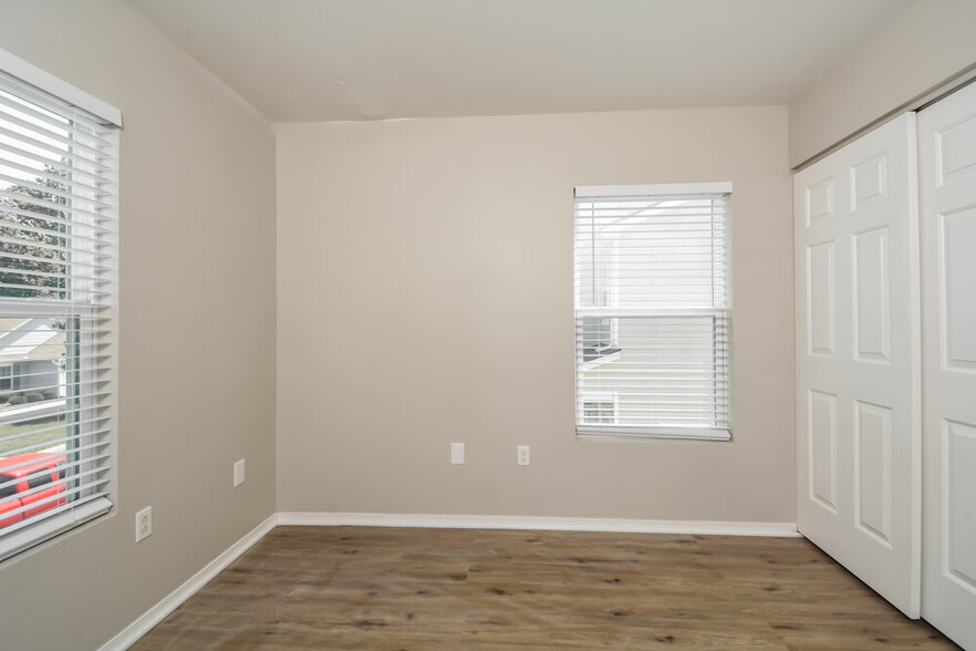 Building Photo - 177 Norwich Dr