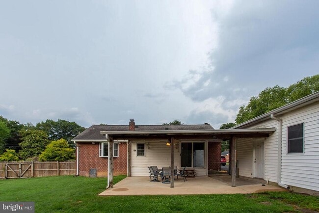 Building Photo - 5834 Pratt St