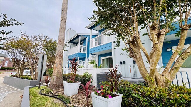 Building Photo - 3506 Cove View Blvd