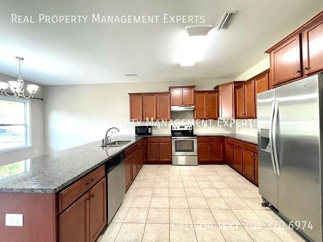 Building Photo - 2309 Marthas Ridge Dr